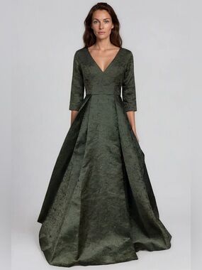 Rene Ruiz Collection Elegant Timeless V-Neck Evening Gown Size 6